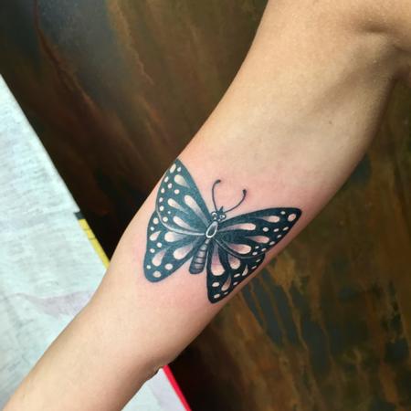 Tattoos - Mariposa en Negro y Gris - 128900